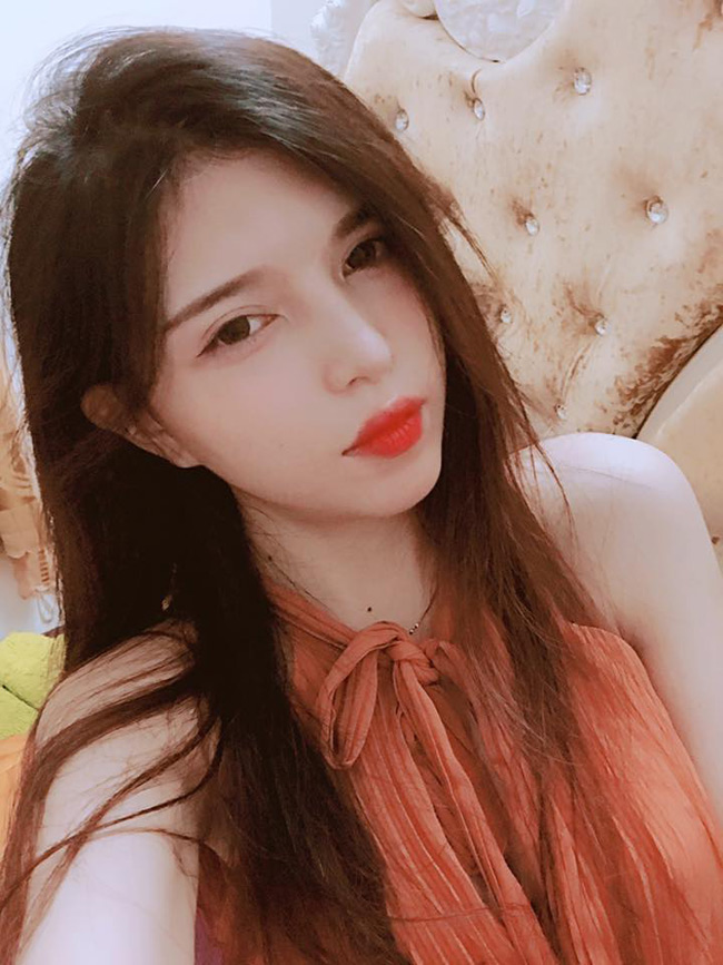 Hai cô chị họ Hồ nóng bỏng chẳng kém cô em út nổi tiếng